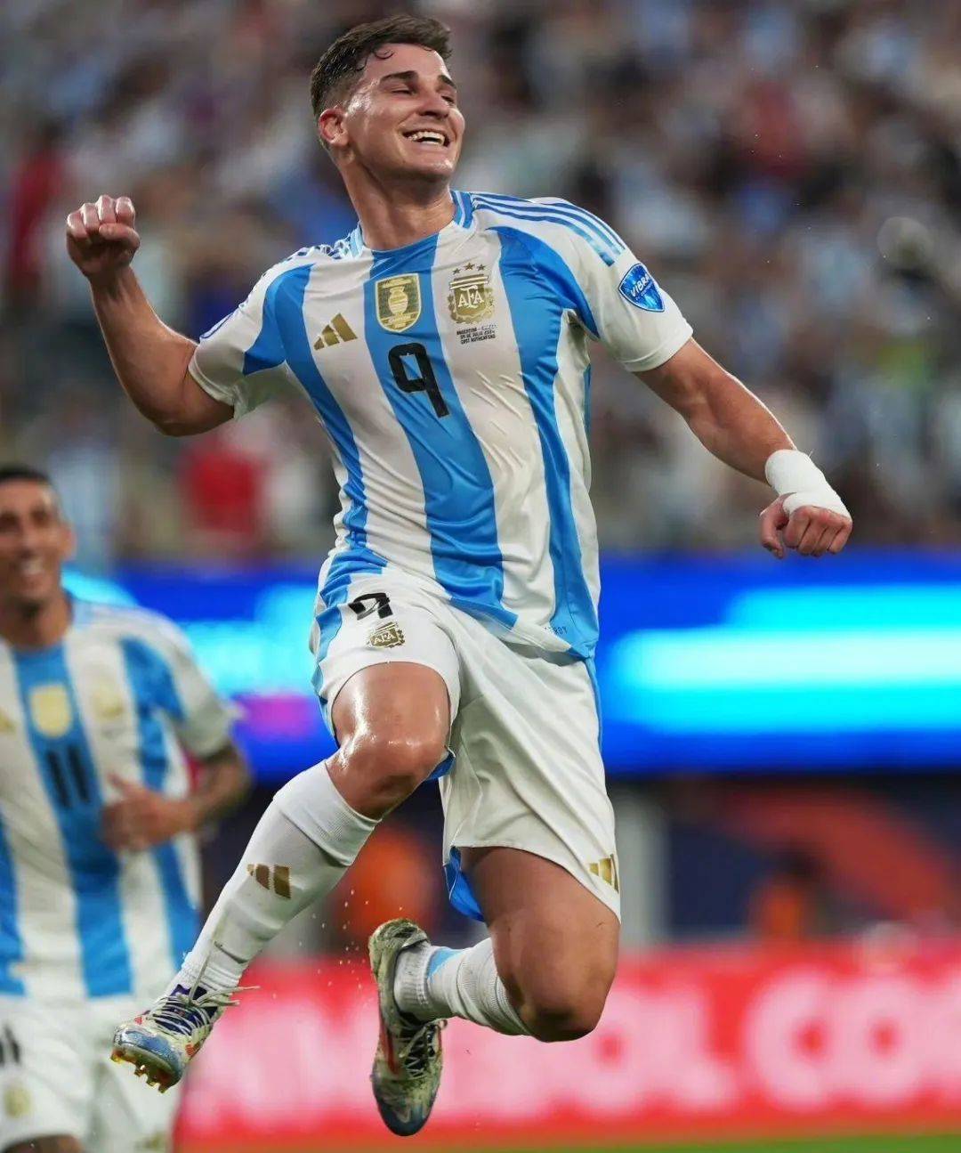 韩国险胜曼城，阿尔瓦雷斯点燃赛场